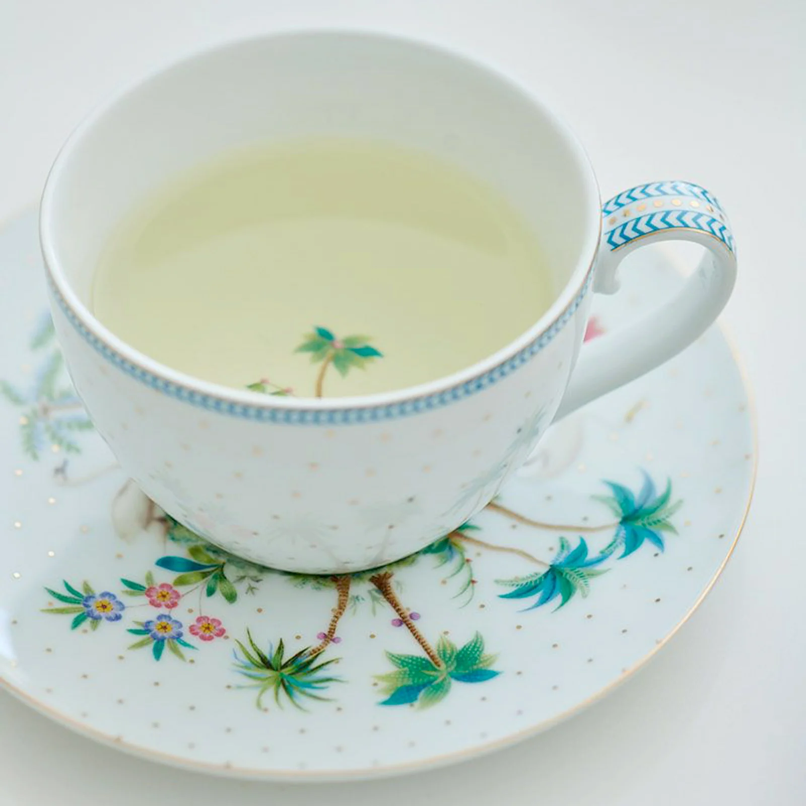 Pip Studio Jolie Dots Cup & Saucer - White & Gold - Image 4